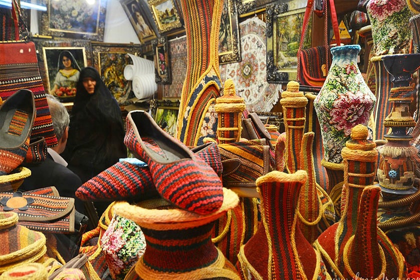 gli oggetti di artigianato, bazar tradizionale, souvenir persiano