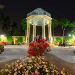 Tombe de Hafez, mausolée de Hafez, mausolée de Hafez la nuit. Hafezieh, La cour de Hafezieh, nuit à Hafezieh